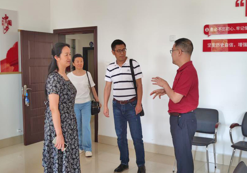 馆长王欢一行实地调研市老年大学